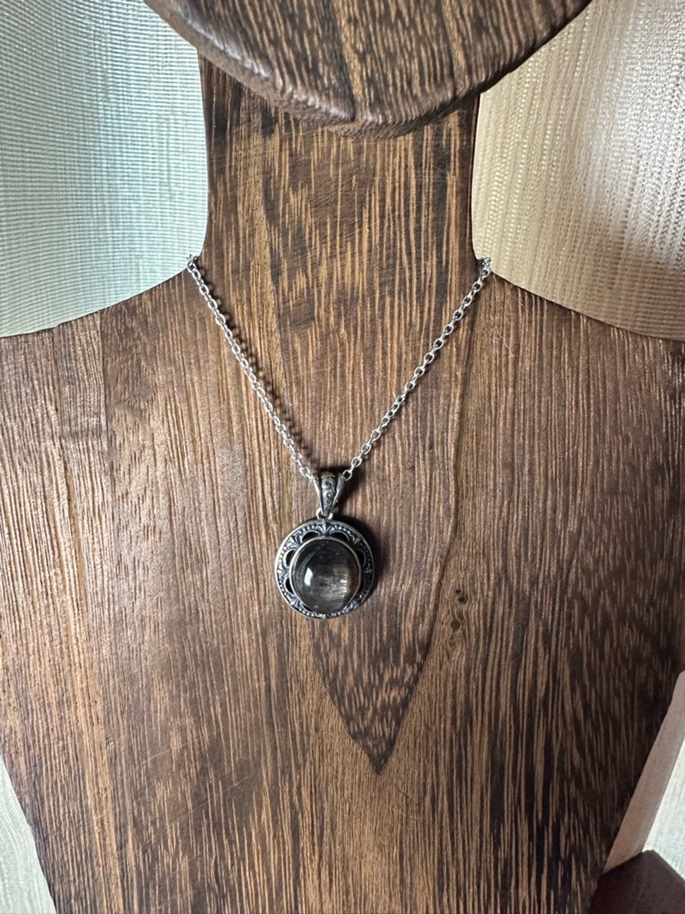 Sunstone and Silver Vintage Style Pendant Necklace on Silver Plated Chain - Picture 7 of 14